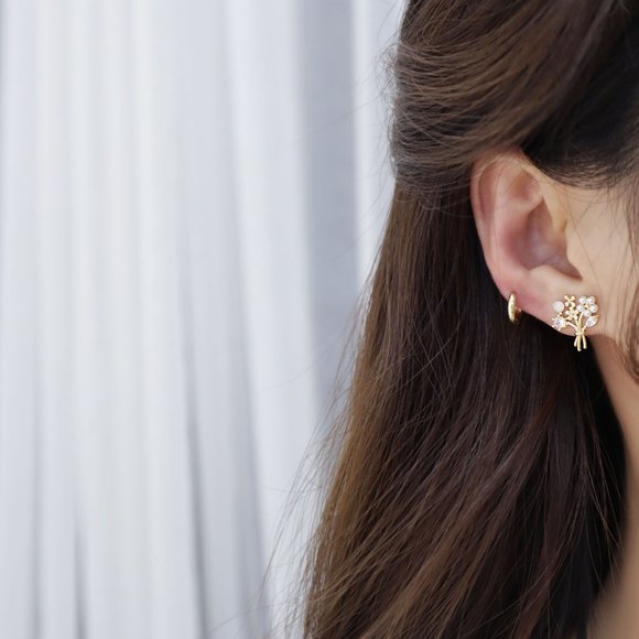 NEW 14K Gold Plated Diamond Flower Stud Earrings a - Picture 7 of 10